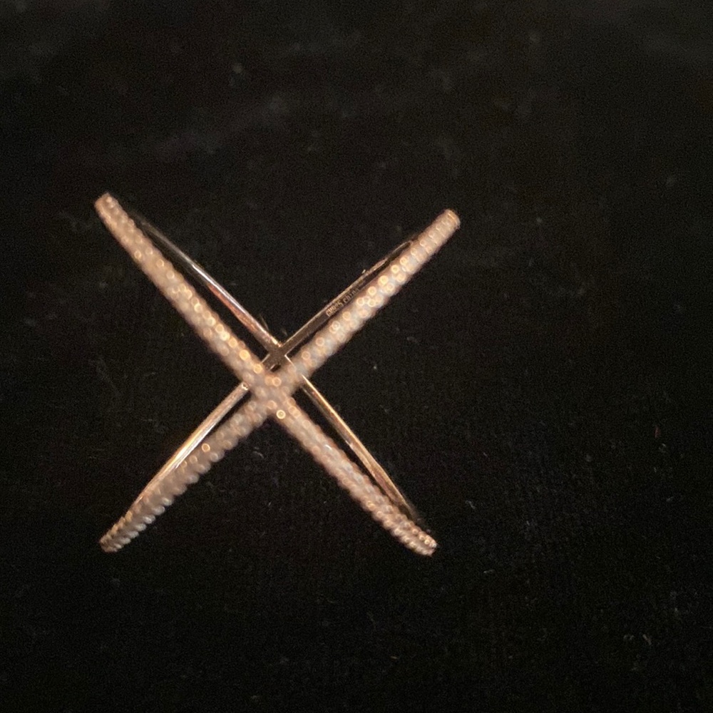 Criss cross ring
